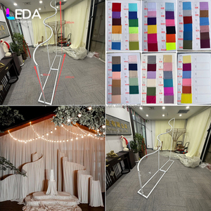 Arco Nuziale LEDA in Stile Boho con Drappeggio Curvo, Colore Personalizzabile, in Tessuto Chiffon per Cerimonie in Spiaggia ed Eventi Nuziali Discreti - Product Image 5