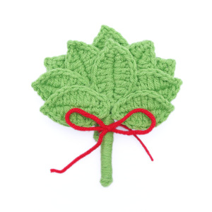 Colgante de hoja de pomelo tejido a mano, un sencillo artículo de hilo de ganchillo, un regalo para amigos o mejores amigos para alejar la mala suerte. - Product Image 4