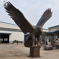 Sculpture d'aigle en bronze, grande statue d'oiseau en vol, art animalier extérieur pour la décoration de jardin, villa, parc, hôtel, paysage