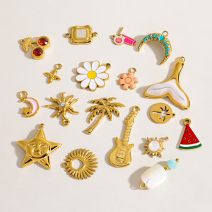 Vibes de Playa Dorada |   Dijes de Acero Inoxidable Chapados en Oro PVD de 18K para la Fabricación de Joyas |   Colgantes con Temática Tropical y de Vacaciones de Verano - Product Image 1