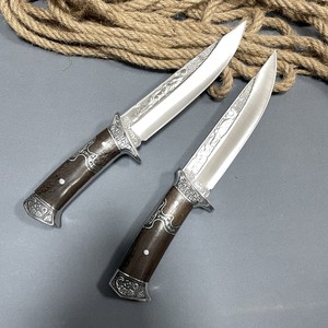 Couteau de chasse à double tête en acier gaufré sur les fesses et traversin Couteau de porte extérieur à lame fixe de survie en camping avec gaine en nylon noir - Product Image 5