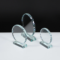 Pas cher en gros forme ronde claire ornement de table personnalisé mini bouclier en verre trophée de récompense pour souvenir