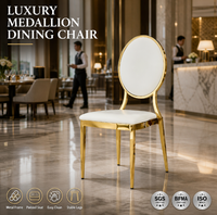 Chaise de salle à manger avec dossier en métal doré et motif soleil, assise rembourrée en similicuir blanc, mobilier pour hôtels, restaurants et banquets, vente en gros