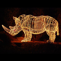 Sculpture animale géante 3D en fil métallique éclairée pour exposition extérieure, idéale pour les zoos commerciaux et les spectacles de lumière de festival