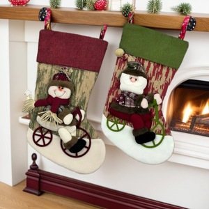 Chaussettes <span class=keywords><strong>de</strong></span> <span class=keywords><strong>Noël</strong></span> à appliquer grande capacité, sacs cadeaux <span class=keywords><strong>de</strong></span> <span class=keywords><strong>Noël</strong></span>, personnages Père <span class=keywords><strong>Noël</strong></span> et Bonhomme <span class=keywords><strong>de</strong></span> neige pour décorations <span class=keywords><strong>de</strong></span> fête et ornements d'arbre - Product Image 1