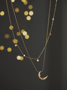 Collier en acier inoxydable 316L plaqué or 18 carats PVD, motif croissant de lune 3D et chevrons, résistant au ternissement, délicat, pour clavicule, motif étoile et lune - Product Image 1