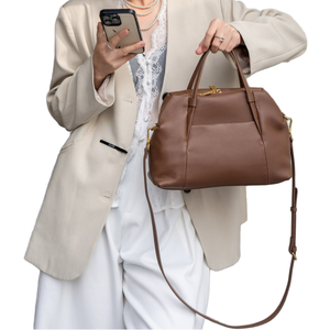 Bolsos cruzados de cuero genuino de alta calidad para mujer, diseño nuevo, estilo casual, de lujo, impermeables, con cierre de cremallera, 7L, poliéster - Product Image 1