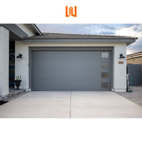 Porte de garage sectionnelle en aluminium à panneaux sandwich sur mesure au design moderne, vue panoramique, portes de garage extérieures