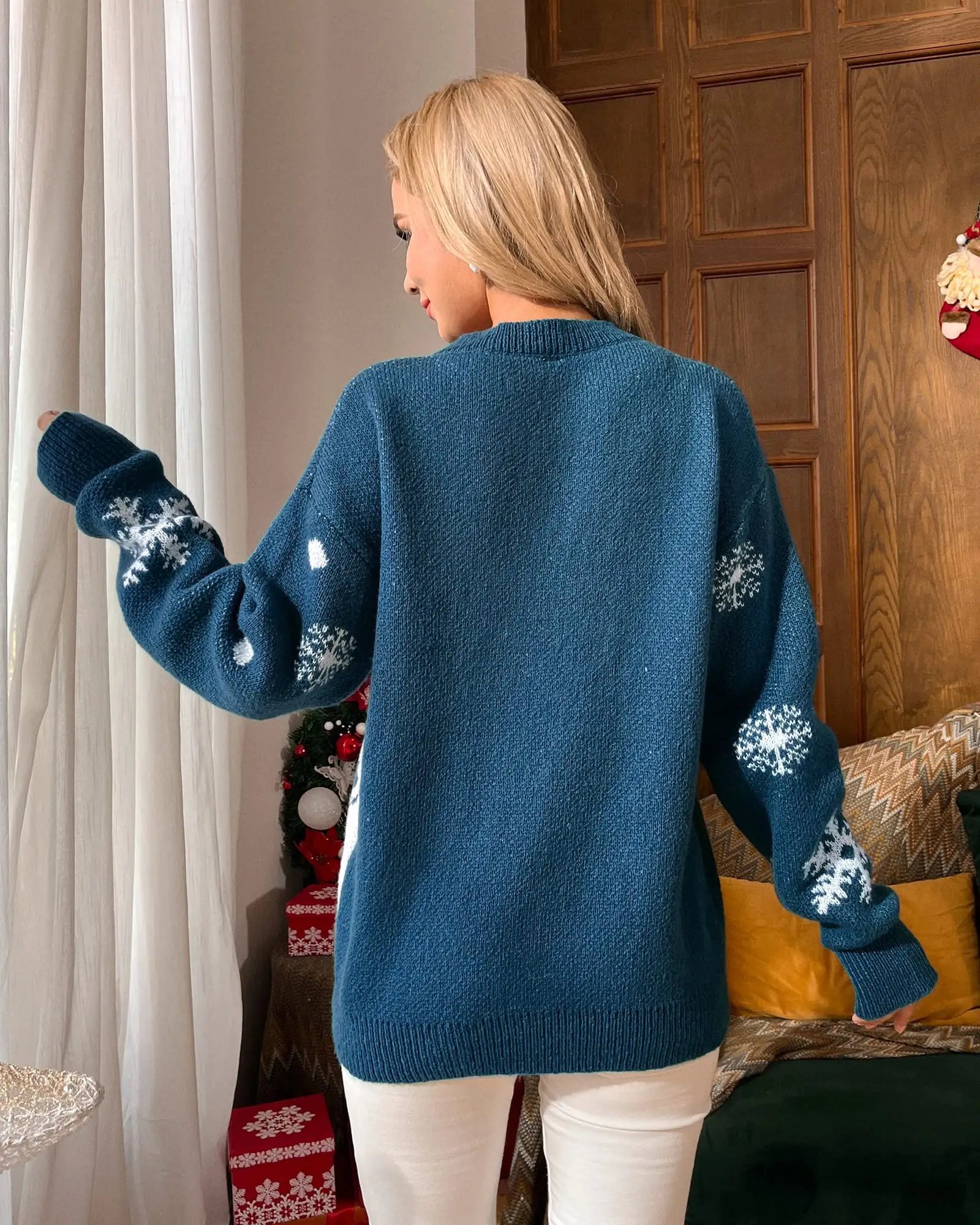 Женский трикотажный свитер с длинным рукавом