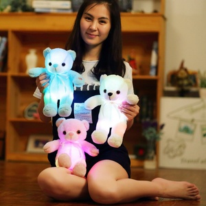 Ours en peluche lumineux style cravate avec lumière LED intégrée et fonction de scintillement, petit cadeau de festival - Product Image 2