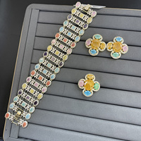 TIANSHE Ensemble 3 pièces de bijoux pour femme : Boucles d'oreilles clous fleurs de glace colorées, Bracelet large et Bague fleur, Accessoires pour banquets