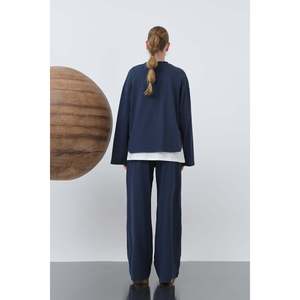 Sudadera Asimétrica Extra Grande para Mujer Luna, Tejido Transpirable de 320G, Color Negro 32223SWT - Product Image 2