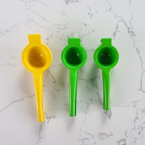Presse-agrumes manuel vert jaune en aluminium, pince à citron, presse-fruits pour usage en cuisine - Product Image 1