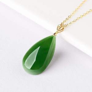 Pendentif Goutte d'Eau en Jade Jasper Naturel de Hotan avec Incrustation Or 18K, Accessoires, Certificat d'Expertise Inclus D401 - Product Image 3