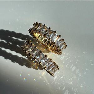 Joyería de Moda Personalizada al por Mayor, Anillos de Compromiso y Boda de Acero Inoxidable con Baño de Oro de 18k, con Diamantes Redondos de Circonio para Mujer - Product Image 1