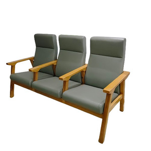 Sillas de sala de espera del Hospital Ke Ming KM-DHS06 con reposabrazos de madera y cojines de esponja gruesa para uso en hoteles y hospitales - Product Image 4