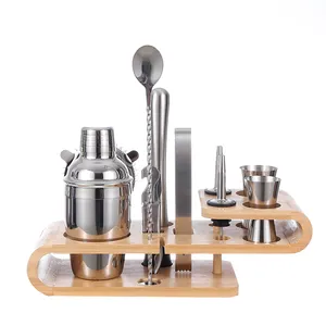 Commercio all'ingrosso di fabbrica accessori strumento Barware Cocktail Shaker in acciaio inox Kit barista Set con supporto di bambù