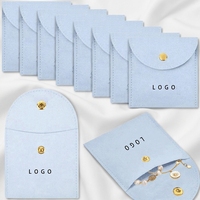 Pochette à bijoux en microfibre bleu ciel de luxe avec bouton pression métallique, logo gaufré, 8*8cm, sac d'emballage pour bijoux en daim doux pour boucles d'oreilles