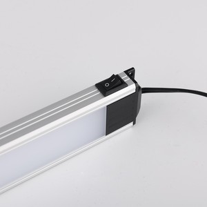 Bande lumineuse <span class=keywords><strong>LED</strong></span> à détection de mouvement de 914 mm, conforme aux normes ECE R10/R65 et RoHS, pour les grands <span class=keywords><strong>camping</strong></span>-cars/camions fourgons - Product Image 1