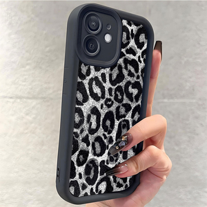 เคสโทรศัพท์มือถือกันกระแทก TPU ลายเสือดาว<span class=keywords><strong>สี</strong></span>ดำ<span class=keywords><strong>เงิน</strong></span> รุ่น Art Silver Black Leopard Print Ladder Lens Style สำหรับ Samsung Galaxy A07 A17 A56 S26 Ultra - Product Image 4