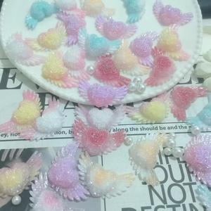 إكسسوارات دبوس شعر على شكل قلب مضيء بأجنحة الحب، مصنوعة يدويًا من البلاستيك/الراتنج بتقنية التنقيط - Product Image 4