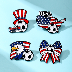 Broche Souvenir Émail Événement Football Américain, Écusson Patriotique Drapeau National Américain Aigle Carte Nœud Papillon Oncle Sam Football - Product Image 1