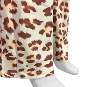 ชุดเซ็ตสองชิ้น เสื้อแจ็คเก็ตแขนยาวพิมพ์ลายเสือดาวประดับลูกปัดทรงสกินนี่ลำลองสำหรับผู้หญิงพร้อมฮู้ด และกางเกงขาบานพิมพ์ลายเสือดาว พร้อมโลโก้แบบกำหนดเอง - Product Image 6