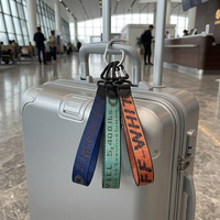 Porte-clés personnalisé avec emballage de vente au détail, étiquette en tissu brodée personnalisée, cadeau promotionnel, accessoire de marque avec logo, vente en gros