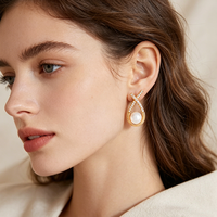 Boucles d'oreilles fines en perles, clous d'oreilles de mariée, perles d'eau douce rondes, lustrées, intemporelles, bijoux en cuivre plaqué or pour femmes