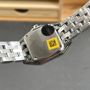 Montre-bracelet carrée rétro, avec des chiffres romains classiques, idéale pour les occasions professionnelles et décontractées. - Product Image 6