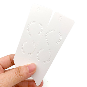 Etiqueta Colgante Personalizada para Ropa con Forma Libre, Etiqueta Holográfica en Relieve, Etiqueta de Prenda Colorida Neón - Product Image 6