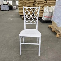 Chaise Chiavari blanche en résine pour événements, chaise d'extérieur pour hôtels, types de mobilier, chaise de mariage en gros avec coussins
