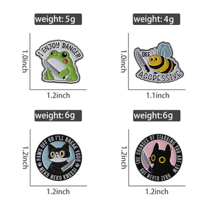 I Enjoy Danger esmalte Pin Animal de dibujos animados sosteniendo daga broche mochila solapa insignia joyería regalo para amigos - Product Image 6