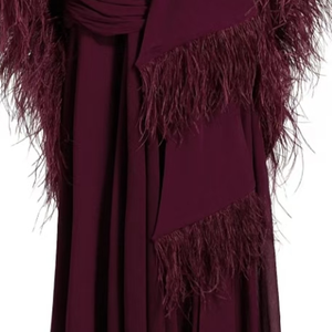 Abito <span class=keywords><strong>da</strong></span> <span class=keywords><strong>sera</strong></span> <span class=keywords><strong>bordeaux</strong></span> con scollo a V profondo |   Abito lungo fino ai piedi con maniche lunghe, polsini in piume e cerniera centrale sul retro - Product Image 4