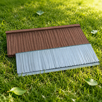 Panneau de toiture en métal avec pierres colorées, solution de couverture en acier durable pour les ensembles résidentiels, les bâtiments commerciaux et les hôtels