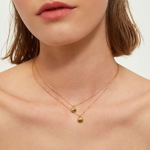 Collar de Oro de Alta Calidad con Baño de Oro de 18k, Diseño de Mariquita y Manzana Esmaltada, Plata de Ley 925, Novedad 2025, el Mejor Regalo - Product Image 3