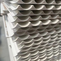 Panneau MDF rainuré recouvert de PVC, panneau en fibres imperméable avec rainures verticales pour applications décoratives intérieures de cuisine et de salle de bain