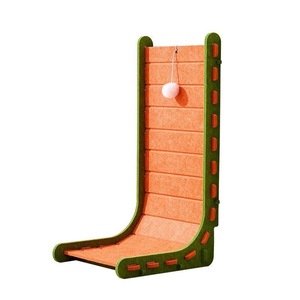 Tiragraffi per Gatti a L di Design Moderno con Cuccia Integrata in Feltro, Giocattolo per Affilare le Unghie, Palla in Sisal e Cartone - Product Image 1