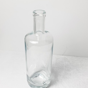 Botellas de Vidrio Vacías de 700 ml y 750 ml para Whisky, Vodka y Ginebra, Personalizables con su Logotipo - Product Image 4