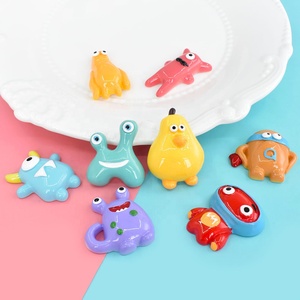 HENGXIN personaggio dei cartoni animati in miniatura simulazione 3D colorato divertente piccoli mostri ciondoli in resina per la decorazione di artigianato di melma - Product Image 3