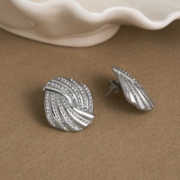 Boucles d'oreilles clous MYNECK 2026 tendance pour femme, en acier inoxydable plaqué or 18 carats PVD, accessoires anges populaires avec pampilles et ailes
