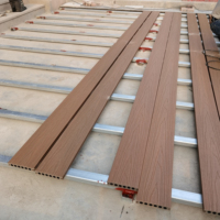 Nouvelle génération de Offre Spéciale anti-tache grain de bois bois composite plastique WPC terrasse de piscine