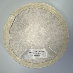 <span class=keywords><strong>Kippa</strong></span> en lin personnalisable pour les célébrations de Hanoucca, avec motifs brodés, collection Simcha, broderie de dreidel et menorah - Product Image 2