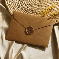 Enveloppe en Coton Gaufré Beige Sur Mesure, Luxe et Écoresponsable, pour Invitation de Mariage
