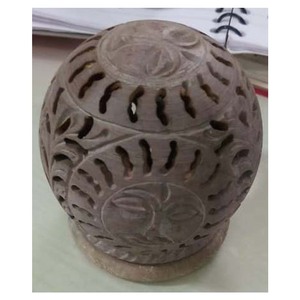 Bougeoirs en pierre ollaire sculptés à la main - Product Image 1