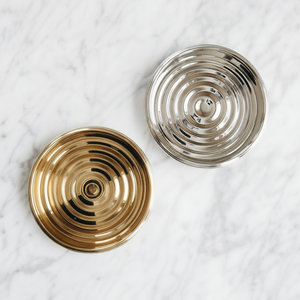 Dessous de verre en métal TEXTURÉ de conception minimaliste pour une maison chic et moderne parfaite pour la protection de table et la décoration d'intérieur élégante VENTE - Product Image 1