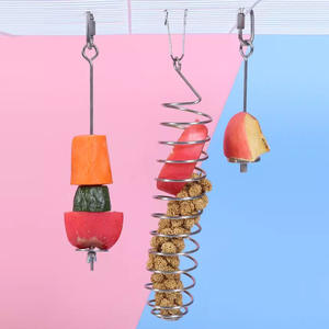 الفولاذ المقاوم للصدأ تغذية الطيور شنقا حديقة علف الببغاء حامل الغذاء مع سيخ الخضار سلة فواكه لاستخدام الطيور - Product Image 2