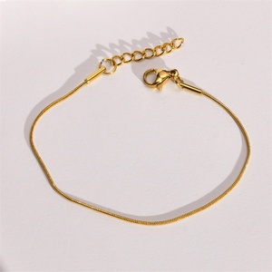 Bracelet Chaîne Serpent en Acier Inoxydable Plaqué Or Style Ins Simple et Tendance - Product Image 3