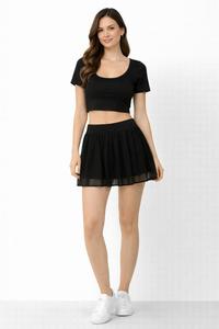 Conjunto deportivo informal: Camiseta corta con escote bajo y falda de corte ajustado, ideal para tenis, yoga y deportes. - Product Image 3