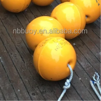Sphères en plastique d'amarrage de quai en polyéthylène rempli de mousse résistant aux chocs Avertissements de sécurité Boules flottantes avec partie de piston